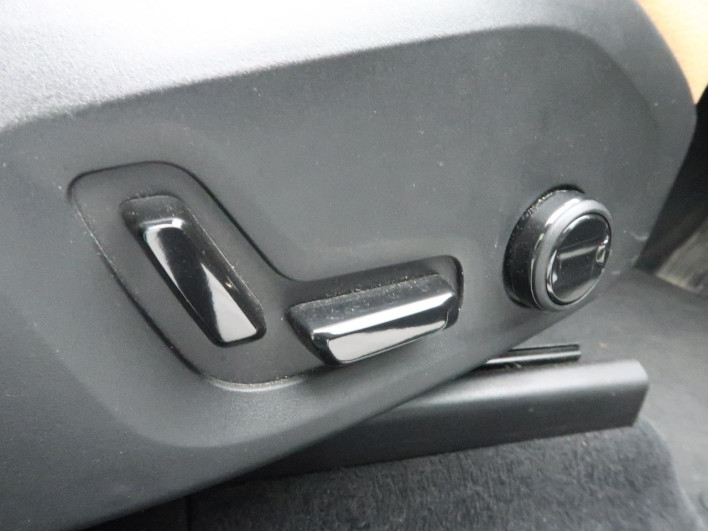 2020 Volvo XC60 LDA-UD4204TXC (UW-6a01476066e15)[23]
