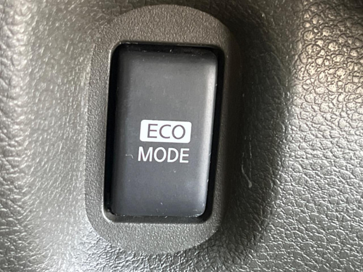 2011 Nissan Cube DBA-Z12 (UW-6a014761675d3)[25]