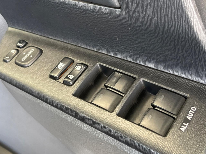2008 Toyota Noah DBA-ZRR70G (UW-6a0147676c52f)[5]