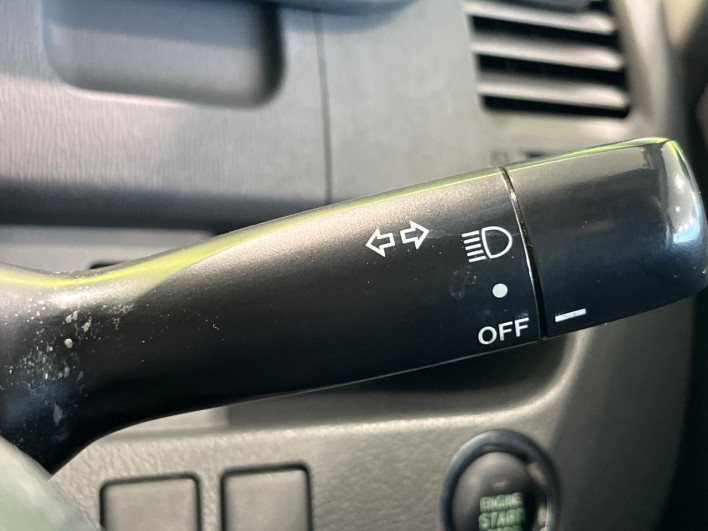 2008 Toyota Noah DBA-ZRR70G (UW-6a0147676c52f)[20]