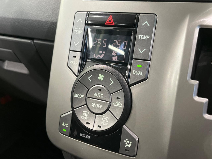 2008 Toyota Noah DBA-ZRR70G (UW-6a0147676c52f)[16]