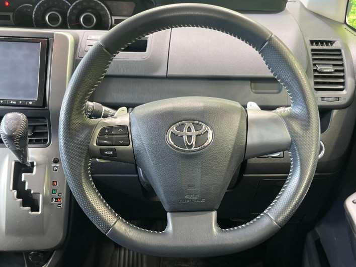 2012 Toyota Voxy DBA-ZRR70W (UW-6a0147681d56d)[21]