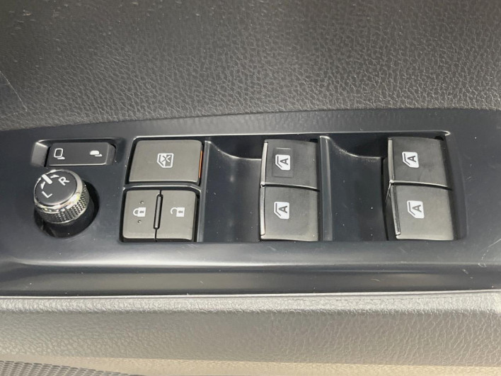 2018 Toyota Camry DAA-AXVH70 (UW-6a02987361b36)[28]