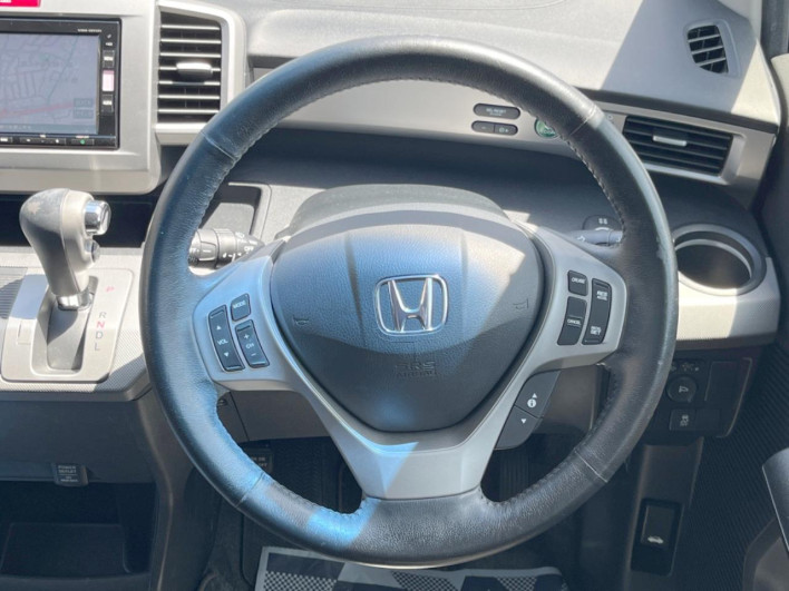 2015 Honda Freed hybrid DAA-GP3 (UW-6a0298a8b9511)[25]