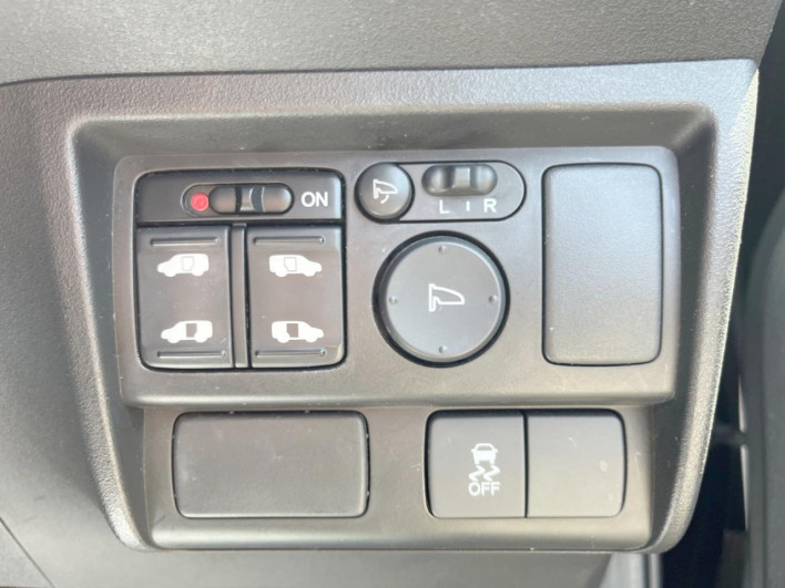 2015 Honda Freed hybrid DAA-GP3 (UW-6a0298a8b9511)[27]