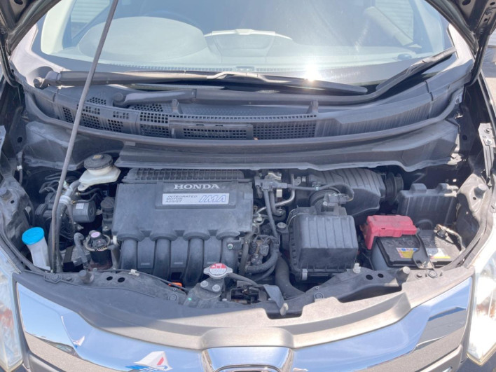 2015 Honda Freed hybrid DAA-GP3 (UW-6a0298a8b9511)[11]