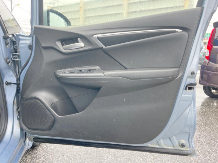 2016 Honda Fit Hybrid DAA-GP5 (UW-6a0298a97fde7)[27]