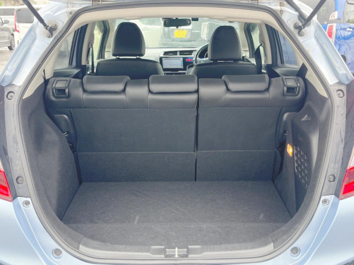 2016 Honda Fit Hybrid DAA-GP5 (UW-6a0298a97fde7)[25]
