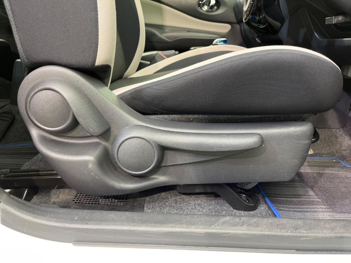 2017 Nissan Note DAA-HE12 (UW-6a0298b214eef)[22]