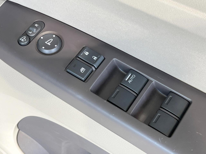 2017 Honda N-BOX DBA-JF1 (UW-6a0298bf380f7)[23]
