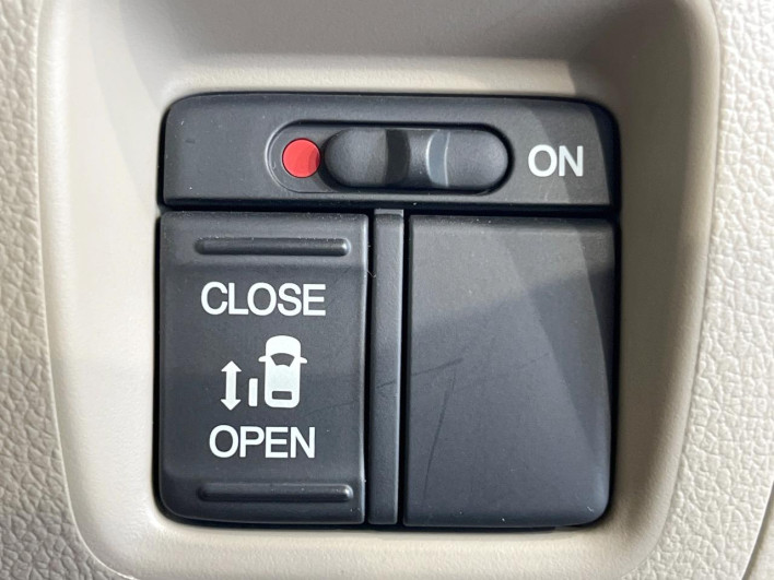 2017 Honda N-BOX DBA-JF1 (UW-6a0298bf380f7)[28]