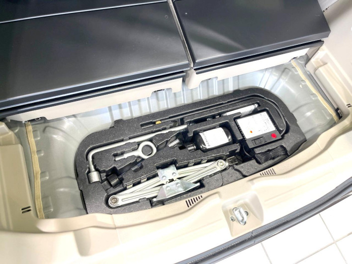 2017 Honda N-BOX DBA-JF1 (UW-6a0298bf6d34e)[22]