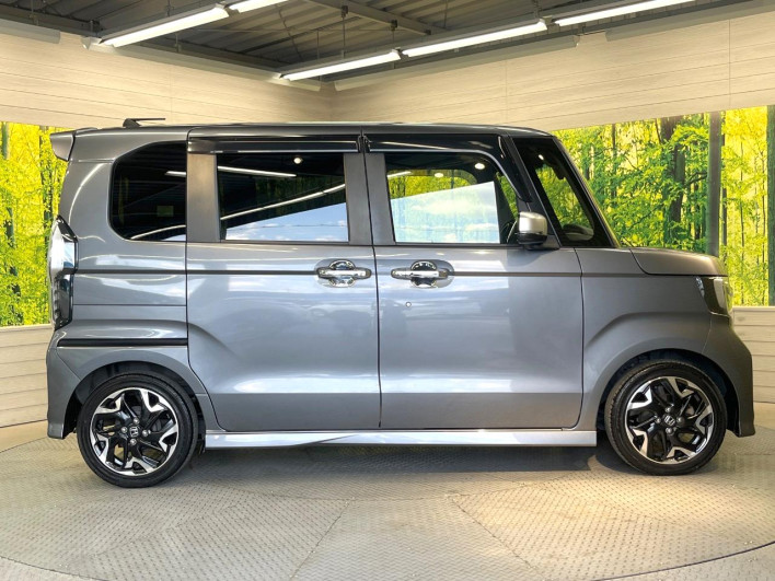 2017 Honda N-BOX CUSTOM DBA-JF3 (UW-6a0298c33dfaf)[13]