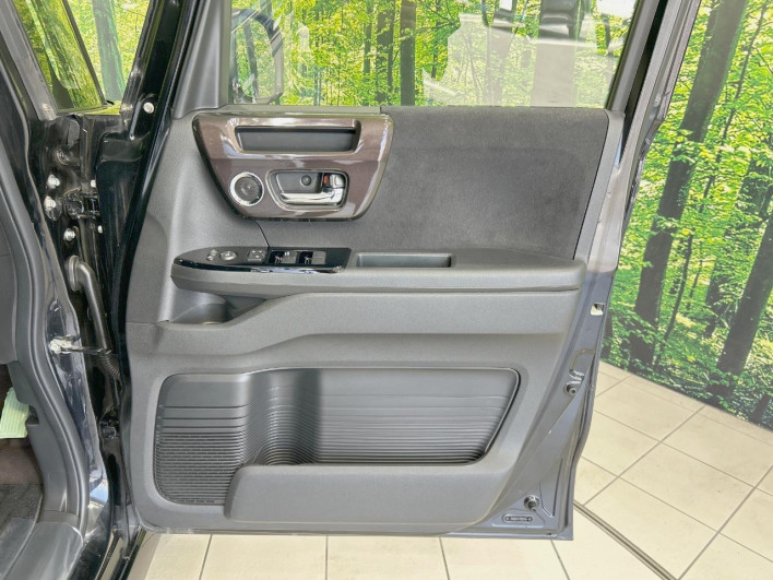 2018 Honda N-BOX CUSTOM DBA-JF3 (UW-6a0298c3eaefd)[25]