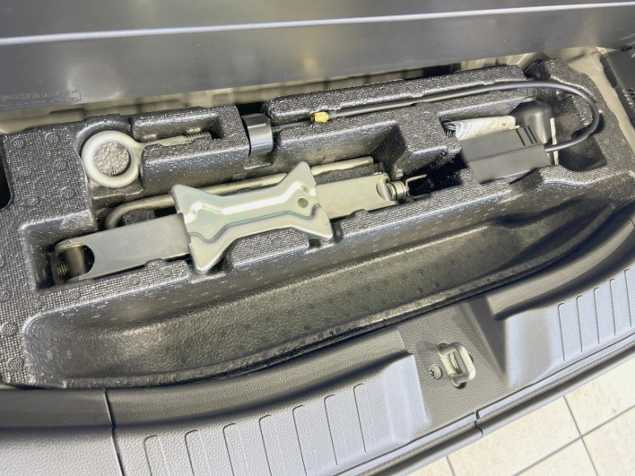 2018 Honda N-BOX CUSTOM DBA-JF3 (UW-6a0298c3eaefd)[15]