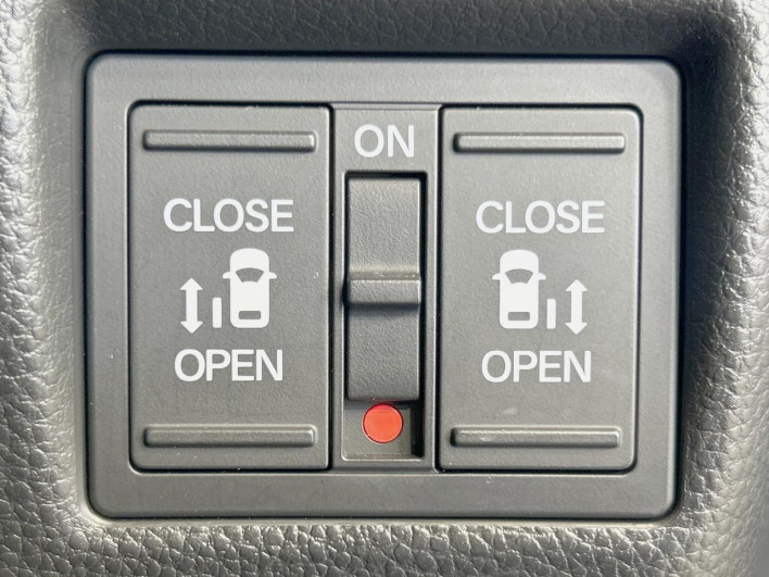 2018 Honda N-BOX CUSTOM DBA-JF3 (UW-6a0298c3eaefd)[28]