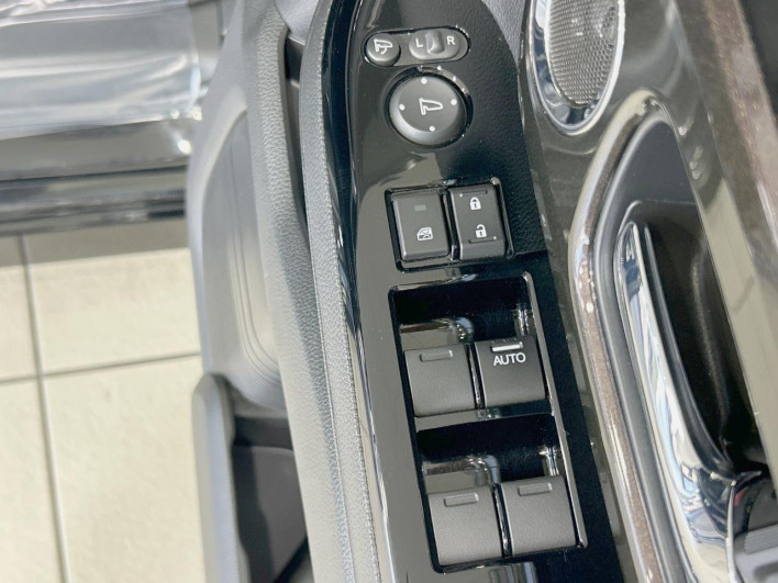 2018 Honda N-BOX CUSTOM DBA-JF3 (UW-6a0298c3eaefd)[26]
