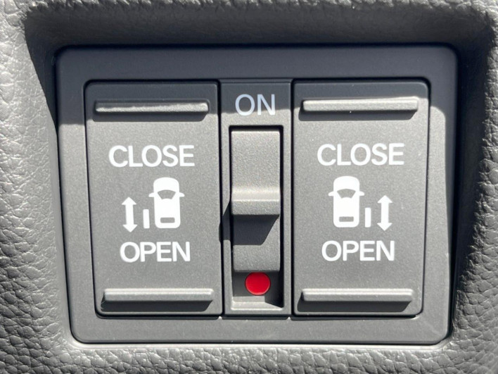 2019 Honda N-BOX CUSTOM DBA-JF3 (UW-6a0298c522f19)[27]