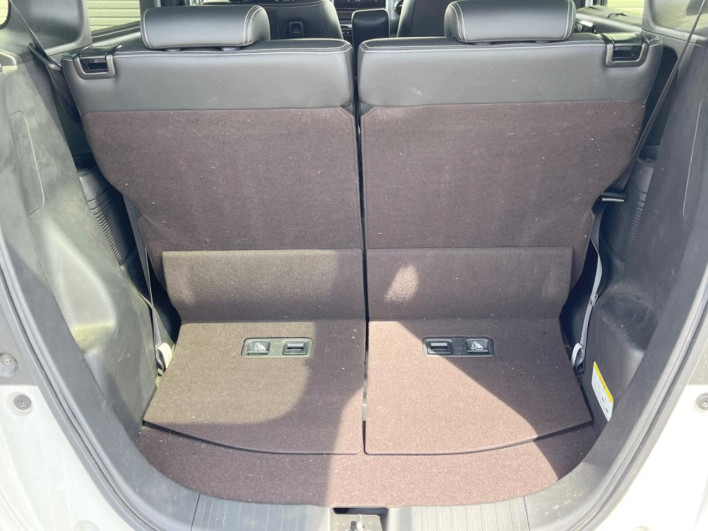 2019 Honda N-BOX CUSTOM DBA-JF3 (UW-6a0298c522f19)[21]