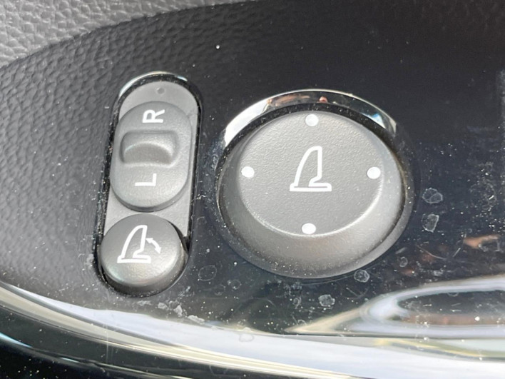 2019 Honda N-BOX CUSTOM DBA-JF3 (UW-6a0298c522f19)[26]