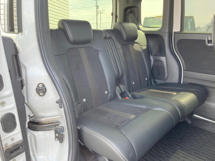 2019 Honda N-BOX CUSTOM DBA-JF3 (UW-6a0298c522f19)[12]