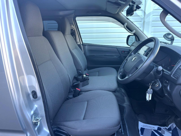 2017 Toyota Hiace Van QDF-KDH201V (UW-6a0298d39cd73)[14]