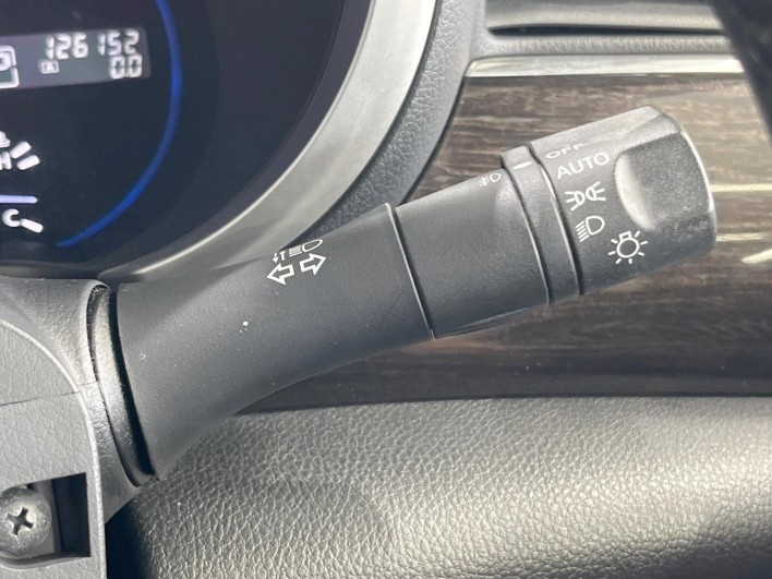 2012 Nissan Elgrand DBA-TE52 (UW-6a02994b05e5d)[27]