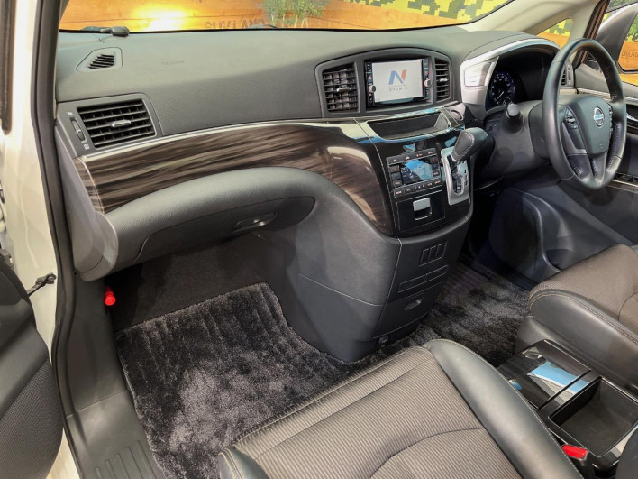 2019 Nissan Elgrand DBA-TNE52 (UW-6a02994d2f76b)[24]
