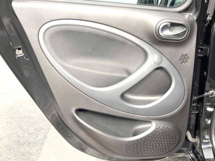 2019 Smart Smart ForFour DBA-453044 (UW-6a02995850b97)[12]