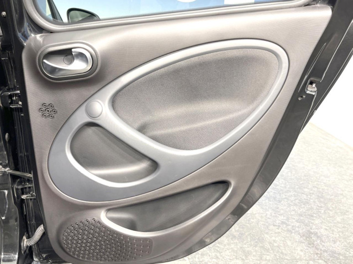 2019 Smart Smart ForFour DBA-453044 (UW-6a02995850b97)[16]