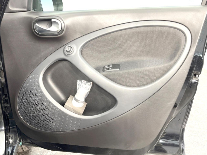 2019 Smart Smart ForFour DBA-453044 (UW-6a02995850b97)[18]