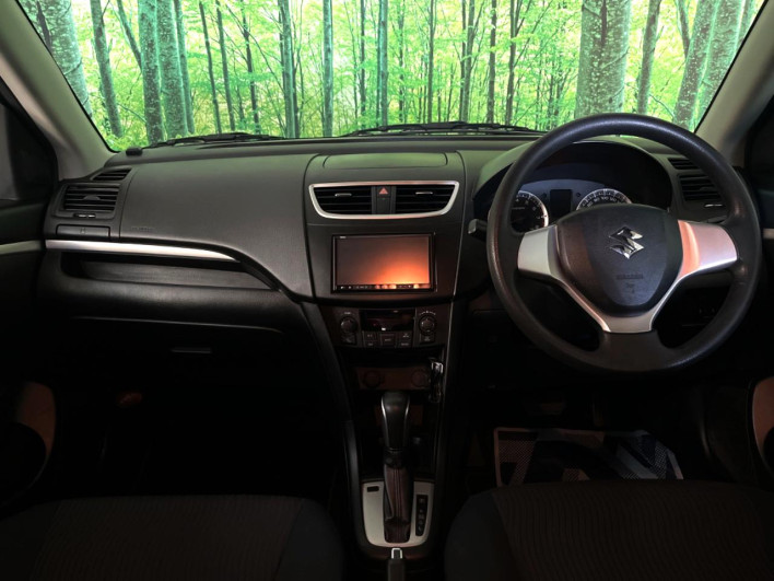 2012 Suzuki Swift DBA-ZC72S (UW-6a02996077321)[27]