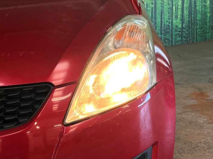2012 Suzuki Swift DBA-ZC72S (UW-6a02996077321)[13]