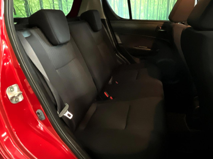 2012 Suzuki Swift DBA-ZC72S (UW-6a02996077321)[16]