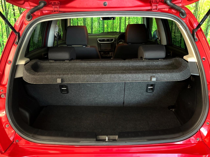 2012 Suzuki Swift DBA-ZC72S (UW-6a02996077321)[24]