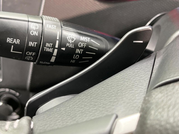 2015 Suzuki Swift DBA-ZC72S (UW-6a029960a286f)[27]