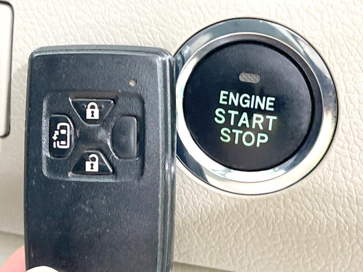 2011 Toyota Noah DBA-ZRR70G (UW-6a02996545de8)[21]