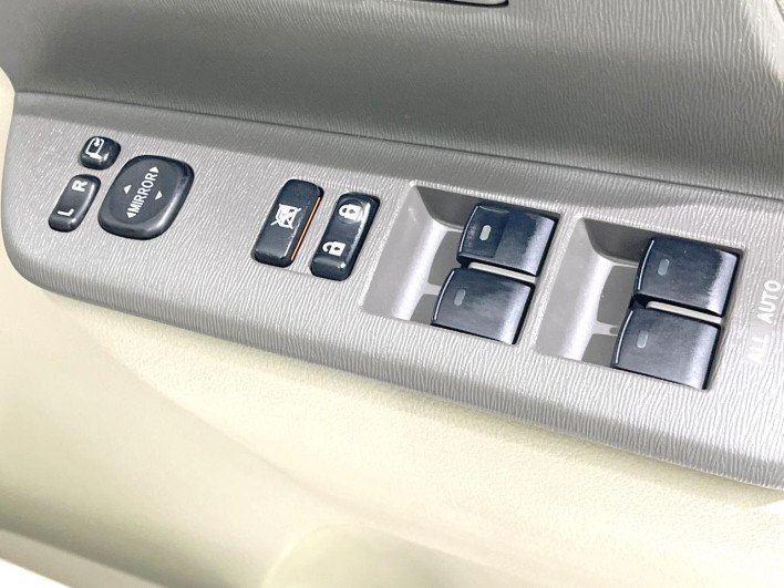 2011 Toyota Noah DBA-ZRR70G (UW-6a02996545de8)[20]