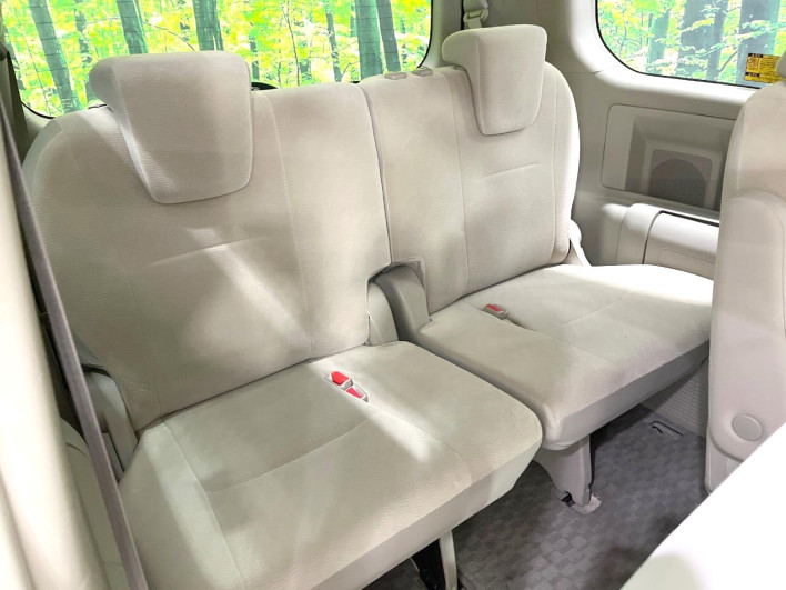 2011 Toyota Noah DBA-ZRR70G (UW-6a02996545de8)[17]