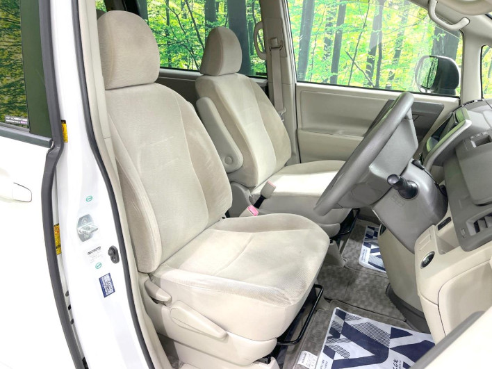 2011 Toyota Noah DBA-ZRR70G (UW-6a02996545de8)[19]