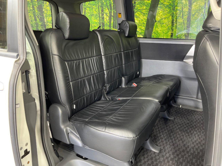2008 Toyota Voxy DBA-ZRR75W (UW-6a02996575390)[21]