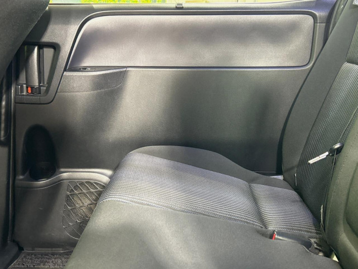 2015 Toyota Voxy DBA-ZRR80W (UW-6a02996611ec7)[29]