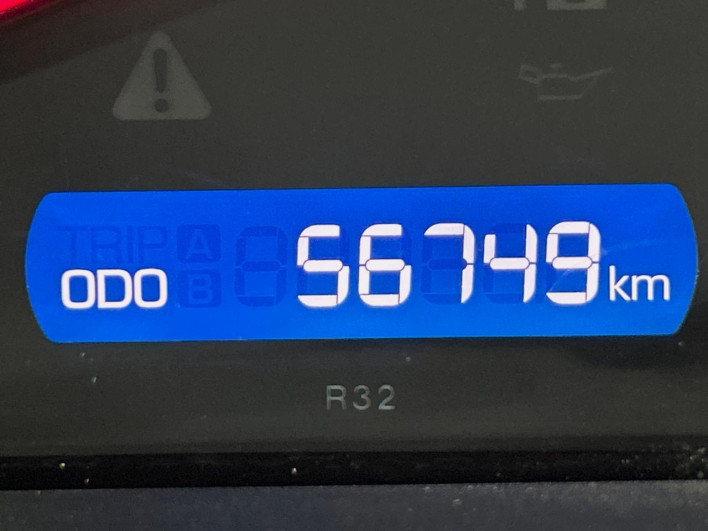 2015 Toyota Voxy DBA-ZRR80W (UW-6a02996611ec7)[2]