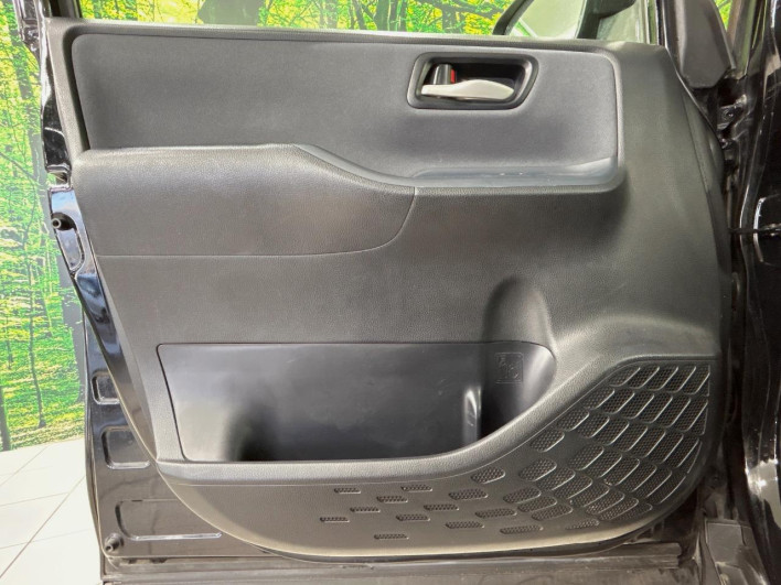 2015 Toyota Voxy DBA-ZRR80W (UW-6a02996611ec7)[28]