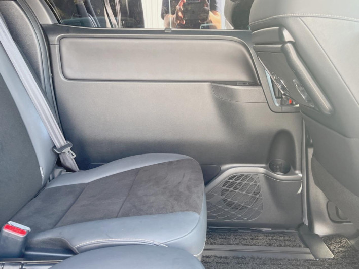 2020 Toyota Noah 3BA-ZRR80W (UW-6a02996b4c94f)[18]