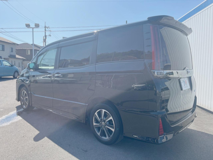 2020 Toyota Noah 3BA-ZRR80W (UW-6a02996b4c94f)[13]