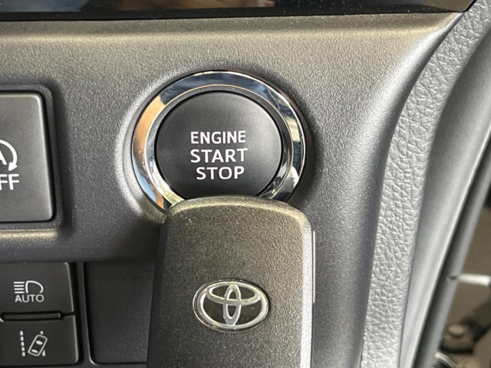 2020 Toyota Voxy 3BA-ZRR80W (UW-6a02996b73998)[20]