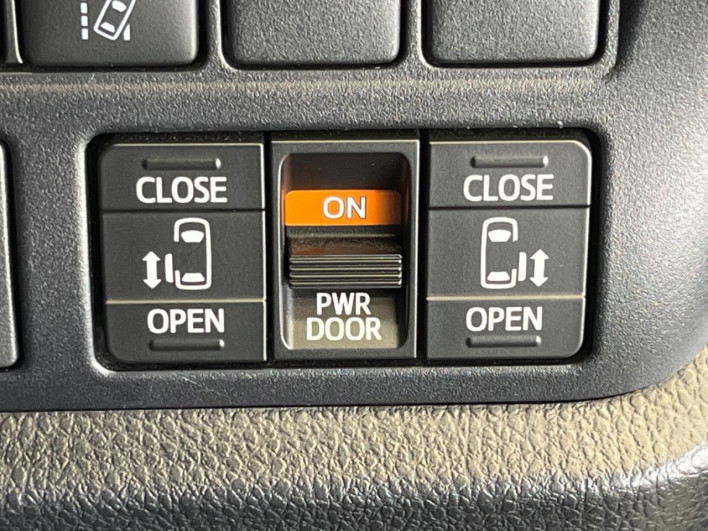 2020 Toyota Voxy 3BA-ZRR80W (UW-6a02996b73998)[24]