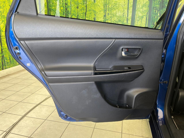 2016 Toyota Prius α DAA-ZVW41W (UW-6a029972d08ec)[8]
