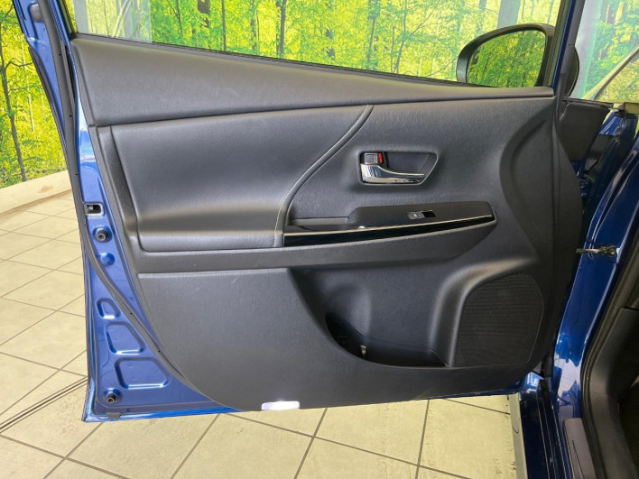 2016 Toyota Prius α DAA-ZVW41W (UW-6a029972d08ec)[11]
